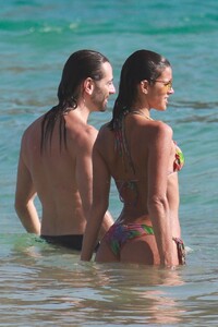 Izabel-Goulart-and-Bruna-Marquezine-Sexy-43-The-Fappening-Blog.jpg