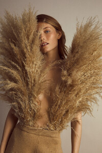 Jonas-Muller-Vogue-Caroline-Lossberg-1.jpg