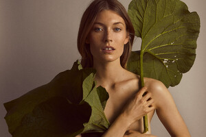 Jonas-Muller-Vogue-Caroline-Lossberg.thumb.jpg.7f9ba42031da8c3ec03a3b281deb6baa.jpg