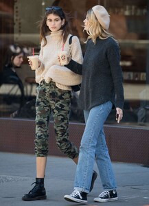 Kaia-Gerber-and-Cayley-King-out-in-NYC--05.jpg