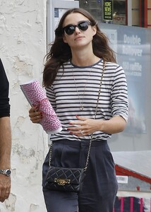 Keira-Knightly-out-shopping--01.jpg