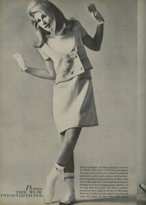 Klein_Clarke_US_Vogue_March_15th_1965_03.thumb.jpg.7b4fd03d05729753661c6cb4e65d8bef.jpg
