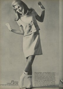 Klein_Clarke_US_Vogue_March_15th_1965_03.thumb.jpg.951a5140026af2b15b1c4bd197cf82ff.jpg