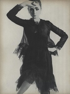 Klein_Clarke_US_Vogue_March_15th_1965_11.thumb.jpg.7a6c37f3b8588fd57f3006fb2fe628a5.jpg