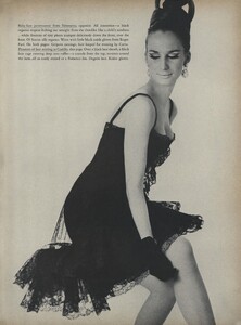 Klein_Clarke_US_Vogue_March_15th_1965_14.thumb.jpg.0645beb4e513bfa463a97426e349ae0d.jpg