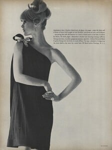 Klein_Clarke_US_Vogue_March_15th_1965_15.thumb.jpg.99eebea8ee7de450803e7d3b88dc5688.jpg