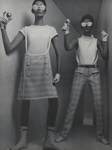 Klein_US_Vogue_March_1st_1965_06.thumb.jpg.40a6e93aa8035adba98177c515a686ef.jpg