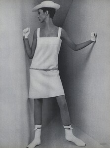 Klein_US_Vogue_March_1st_1965_09.thumb.jpg.af9edf8f5ec6cb5950436e41450c3571.jpg