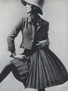 Klein_US_Vogue_March_1st_1965_13.thumb.jpg.0707fd2e1e1ed8742088621e0e226ec4.jpg