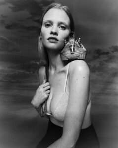 Lara-Stone-Manu-Atelier-SS20-09.jpg