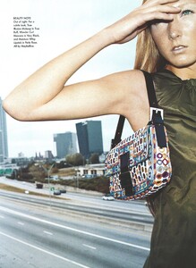 Meier_US_Vogue_January_1999_10.thumb.jpg.0cd735fc806e0207df902485cfed015a.jpg