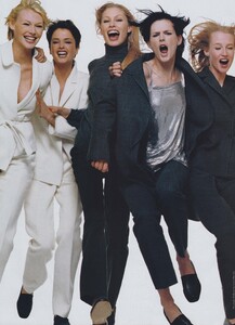 Meisel_Leibovitz_US_Vogue_July_1996_02.thumb.jpg.89c78d2bb906f42f8a6a2336dd5e22bb.jpg
