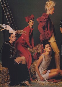 Meisel_Leibovitz_US_Vogue_July_1996_10.thumb.jpg.9ce0a3c2d882c9ce4dd10bbacc9e3a08.jpg