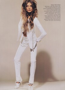 Meisel_US_Vogue_May_2004_12.thumb.jpg.61cd26aae046e99fd92a9bcf777b4a9b.jpg