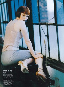 Middle_von_Unwerth_US_Vogue_January_1998_03.thumb.jpg.6159f3c6774de1e69eaf8763d4979697.jpg
