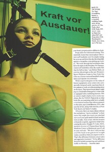 Newton_US_Vogue_January_1999_06.thumb.jpg.5e6f16d5971220a8effea1bce22cc51f.jpg