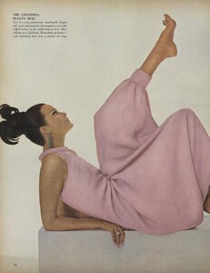 Night_Penn_US_Vogue_October_15th_1965_05.thumb.jpg.b3fcf377d040958a4e5267a472a9a051.jpg