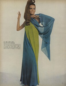 Night_Penn_US_Vogue_October_15th_1965_07.thumb.jpg.4f05794f5e06312bd214e4ed0dedbe23.jpg