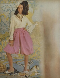 Parks_US_Vogue_October_1st_1965_01.thumb.jpg.0e694fafbf7077e0bab480c54ef3ba9c.jpg