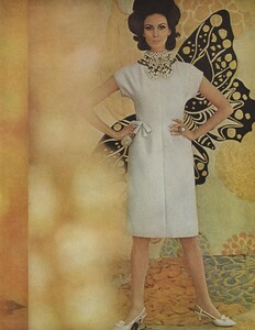 Parks_US_Vogue_October_1st_1965_04.thumb.jpg.50b0bc90c1fce1d42881c49c42dfc799.jpg