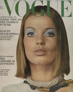 Penn_US_Vogue_July_1965_Cover.thumb.jpg.0470bd9e6831cf5d984de12b8b8257df.jpg