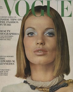 Penn_US_Vogue_July_1965_Cover.thumb.jpg.c5adb177e990e3cf461ad3c8852df470.jpg