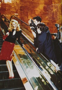 Red_von_Unwerth_US_Vogue_August_1999_05.thumb.jpg.1fd8461f226a3327d9af1e5ff6b9e52a.jpg