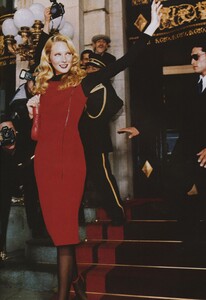 Red_von_Unwerth_US_Vogue_August_1999_06.thumb.jpg.8cdddefc2387ebeaad72c8d51c0c15a9.jpg