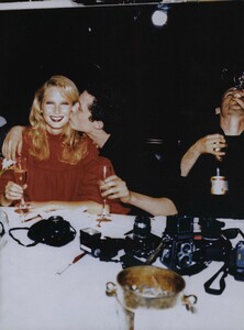 Red_von_Unwerth_US_Vogue_August_1999_12.thumb.jpg.cf990d6fb400e2f6e38effe21792e1d0.jpg