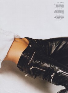 Ritts_US_Vogue_November_2001_06.thumb.jpg.2124c3b48d37bdb2a249a5596f5eaa66.jpg