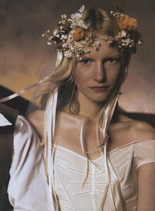 Romance_Meisel_US_Vogue_June_1998_06.thumb.jpg.21afda4ee37b6eee8f9ac23e80b4c96e.jpg