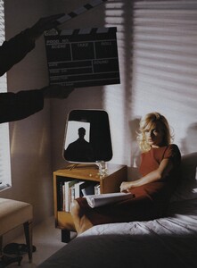Scene_Meisel_US_Vogue_March_1999_10.thumb.jpg.2f43b55268b3189cabc3edf0dd460688.jpg
