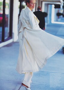 Soft_Elgort_US_Vogue_January_1994_10.thumb.jpg.b6b8e7aec1cebe3ae15484445eb7149a.jpg