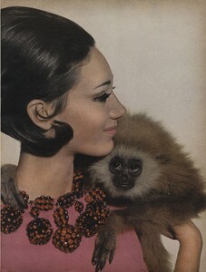 Splash_Penn_US_Vogue_March_15th_1965_02.thumb.jpg.3897e718d04a21ce7992b7de5403c11a.jpg