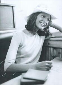 Spring_Meisel_US_Vogue_April_1998_06.thumb.jpg.1d2c778d0a20bcbc47d5a13a446c384e.jpg