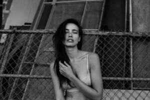 Stephanie-Corneliussen-women-nose-rings-monochrome-women-outdoors-long-hair-1193559.jpg
