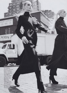 Testino_Meisel_US_Vogue_July_1996_12.thumb.jpg.5cf0aa081a0f5c4cfd5e470e57468e64.jpg