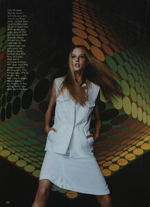 Testino_US_Vogue_March_1999_12.thumb.jpg.a80fa24e086fc1c6acad92012779b2be.jpg