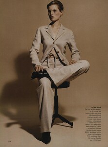 Thompson_US_Vogue_August_1999_03.thumb.jpg.2ef03cd4b1502d1fec1c8282c4895949.jpg