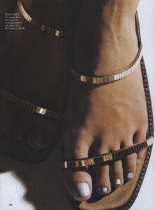 Thompson_US_Vogue_November_1998_05.thumb.jpg.8cbb045ff2e964e2becd4174a4898dbf.jpg