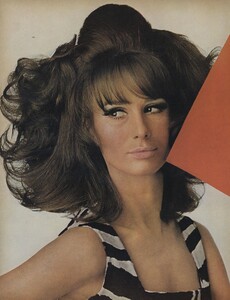 Vivid_US_Vogue_October_1st_1965_01.thumb.jpg.a1281ddb8efc52a58efc66ea61857eb9.jpg