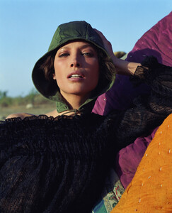 VogueParis_CTurlington_Aug2001_15.jpg