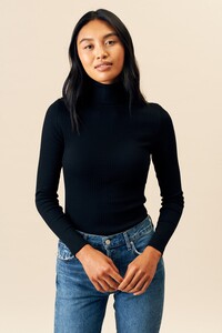 W_RibbedTurtleneck_Black_FrontView_2000x.jpg