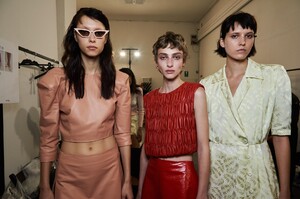 backstage-defile-drome-printemps-ete-2021-milan-coulisses-46.thumb.jpg.30abad3e63d9d7e7aa368c1bf1c2dab0.jpg
