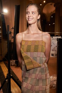 backstage-defile-salvatore-ferragamo-printemps-ete-2021-milan-coulisses-100.thumb.jpg.48dfd0e7d958cc1d858174657193fb94.jpg