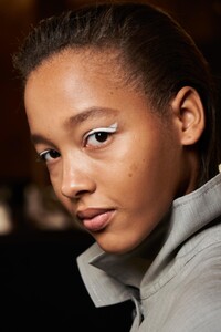 backstage-defile-salvatore-ferragamo-printemps-ete-2021-milan-coulisses-116.thumb.jpg.8bc0564d820f932a400a9800795ac99d.jpg