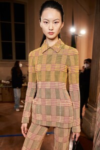 backstage-defile-salvatore-ferragamo-printemps-ete-2021-milan-coulisses-184.thumb.jpg.124e800565f69f2d4985c6dc67674f67.jpg