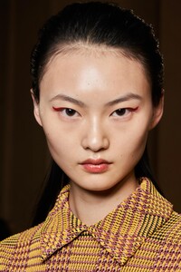 backstage-defile-salvatore-ferragamo-printemps-ete-2021-milan-coulisses-185.thumb.jpg.a43ce8589d97c2bb4fbc9a2f6f3eb718.jpg
