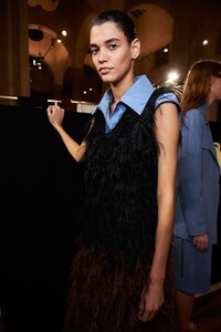 backstage-defile-salvatore-ferragamo-printemps-ete-2021-milan-coulisses-208.thumb.jpg.ea70750ab13cb752ca3aee4a76acce2b.jpg