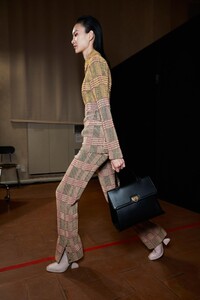 backstage-defile-salvatore-ferragamo-printemps-ete-2021-milan-coulisses-239.thumb.jpg.1de287c87b165747633889eef8b1b385.jpg